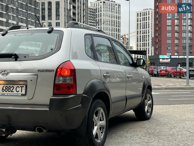 Хендай Туксон 2008 в Киеве на Automoto.ua Серый Хендай Туксон, объемом двигателя 2 л и пробегом 187 тыс. км за 7250 $, фото 18 на Automoto.ua