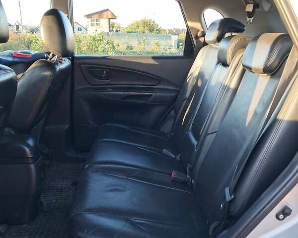 Серый Хендай Туксон, объемом двигателя 2.66 л и пробегом 244 тыс. км за 7400 $, фото 2 на Automoto.ua