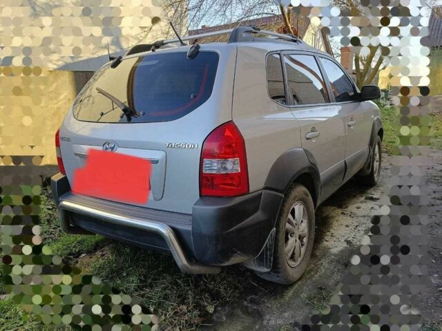 Серый Хендай Туксон, объемом двигателя 2 л и пробегом 220 тыс. км за 8000 $, фото 3 на Automoto.ua