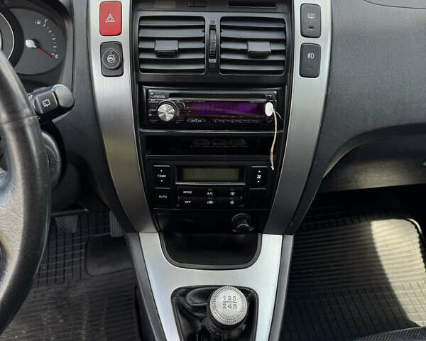 Сірий Хендай Туксон, об'ємом двигуна 2 л та пробігом 188 тис. км за 9200 $, фото 14 на Automoto.ua