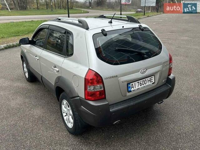 Серый Хендай Туксон, объемом двигателя 2 л и пробегом 263 тыс. км за 7300 $, фото 11 на Automoto.ua