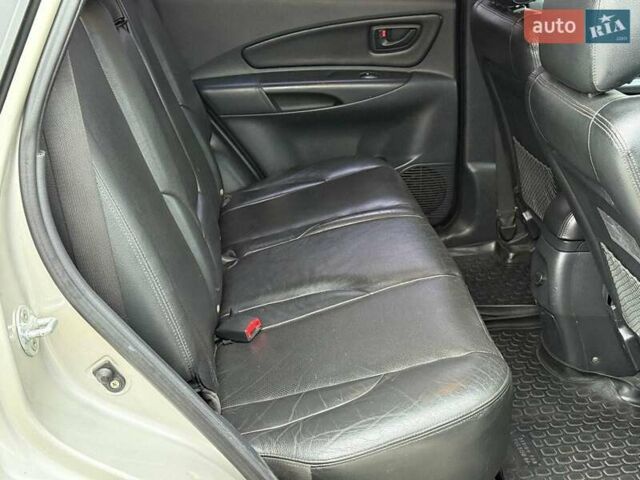 Серый Хендай Туксон, объемом двигателя 2.7 л и пробегом 210 тыс. км за 9290 $, фото 17 на Automoto.ua