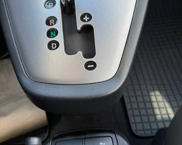 Серый Хендай Туксон, объемом двигателя 2 л и пробегом 48 тыс. км за 11800 $, фото 10 на Automoto.ua