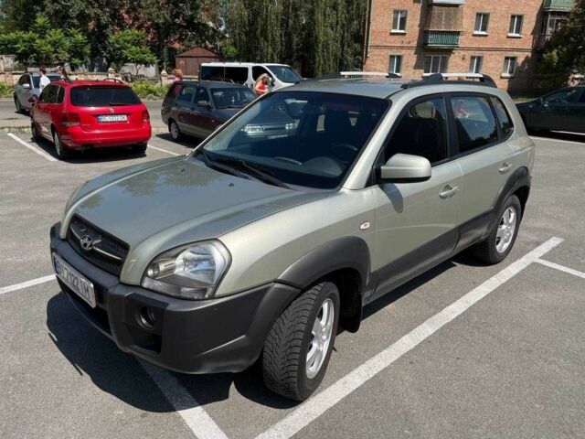 Серый Хендай Туксон, объемом двигателя 2 л и пробегом 265 тыс. км за 7599 $, фото 5 на Automoto.ua