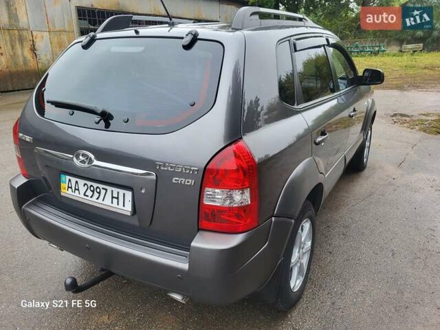 Серый Хендай Туксон, объемом двигателя 1.99 л и пробегом 302 тыс. км за 9300 $, фото 7 на Automoto.ua