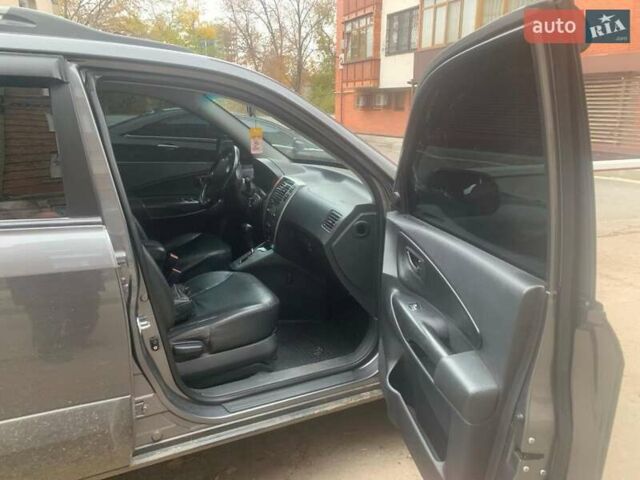 Сірий Хендай Туксон, об'ємом двигуна 1.98 л та пробігом 190 тис. км за 8800 $, фото 6 на Automoto.ua