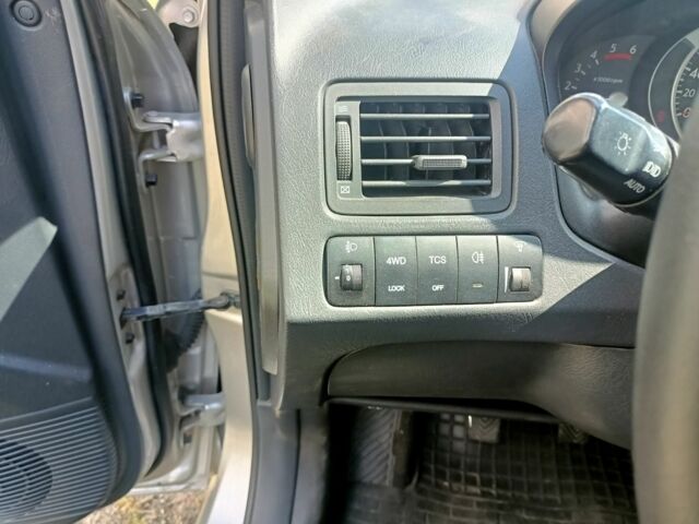 Серый Хендай Туксон, объемом двигателя 2 л и пробегом 257 тыс. км за 9000 $, фото 11 на Automoto.ua