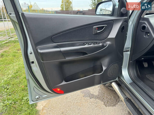 Хендай Туксон 2008 в Новой Ушице на Automoto.ua Серый Хендай Туксон, объемом двигателя 1.98 л и пробегом 229 тыс. км за 8200 $, фото 30 на Automoto.ua