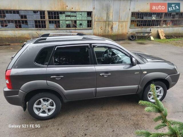 Серый Хендай Туксон, объемом двигателя 1.99 л и пробегом 302 тыс. км за 9300 $, фото 8 на Automoto.ua