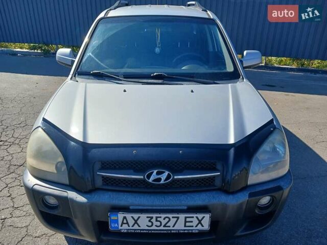 Хендай Туксон 2008 у Полтаві на Automoto.ua Сірий Хендай Туксон, об'ємом двигуна 2 л та пробігом 222 тис. км за 7200 $, фото 6 на Automoto.ua