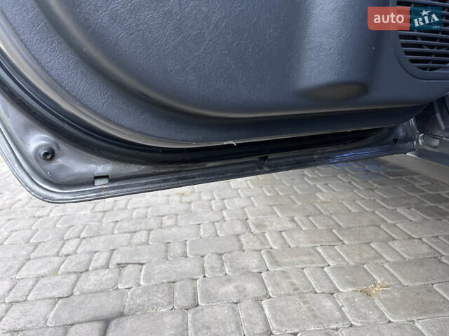 Серый Хендай Туксон, объемом двигателя 2 л и пробегом 198 тыс. км за 8900 $, фото 4 на Automoto.ua