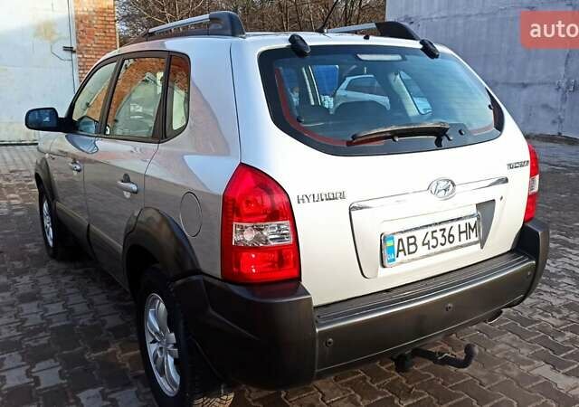 Серый Хендай Туксон, объемом двигателя 2 л и пробегом 127 тыс. км за 9300 $, фото 20 на Automoto.ua
