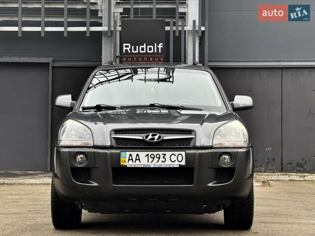 Сірий Хендай Туксон, об'ємом двигуна 2 л та пробігом 213 тис. км за 8500 $, фото 10 на Automoto.ua