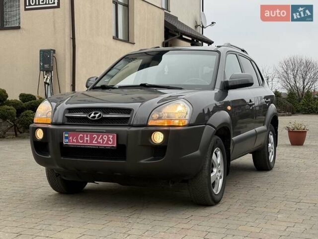 Сірий Хендай Туксон, об'ємом двигуна 2 л та пробігом 187 тис. км за 7700 $, фото 26 на Automoto.ua