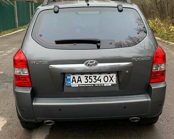 Сірий Хендай Туксон, об'ємом двигуна 1.98 л та пробігом 170 тис. км за 8800 $, фото 5 на Automoto.ua