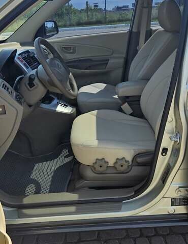 Сірий Хендай Туксон, об'ємом двигуна 1.98 л та пробігом 177 тис. км за 8500 $, фото 28 на Automoto.ua