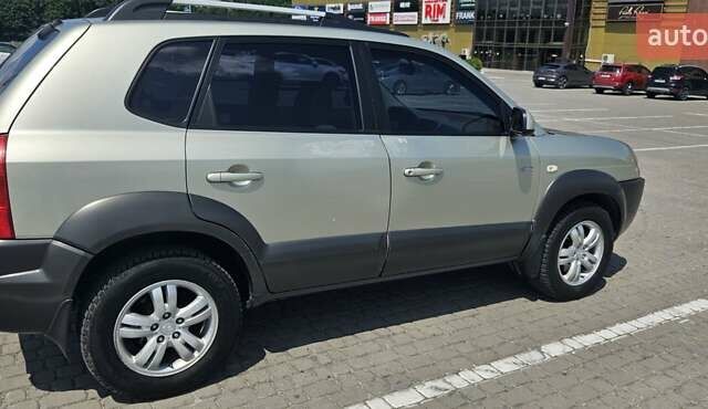 Сірий Хендай Туксон, об'ємом двигуна 1.98 л та пробігом 177 тис. км за 8500 $, фото 10 на Automoto.ua