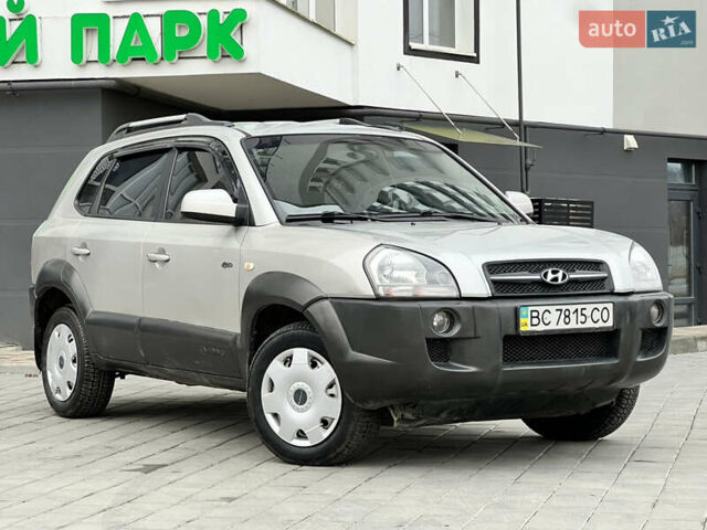 Серый Хендай Туксон, объемом двигателя 2 л и пробегом 176 тыс. км за 8300 $, фото 5 на Automoto.ua