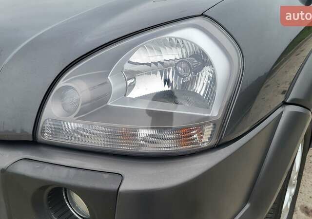 Серый Хендай Туксон, объемом двигателя 1.98 л и пробегом 177 тыс. км за 8200 $, фото 18 на Automoto.ua