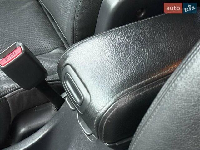 Серый Хендай Туксон, объемом двигателя 2.7 л и пробегом 210 тыс. км за 9290 $, фото 13 на Automoto.ua