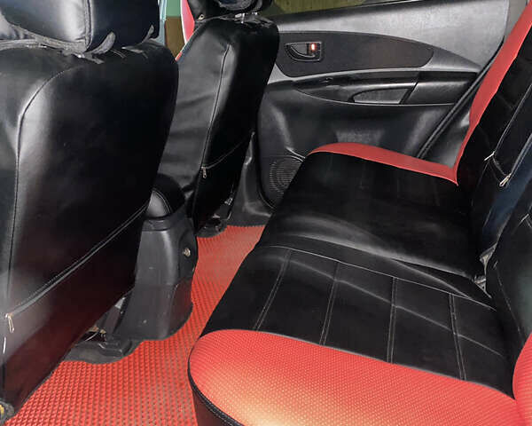 Сірий Хендай Туксон, об'ємом двигуна 2.02 л та пробігом 226 тис. км за 9200 $, фото 16 на Automoto.ua