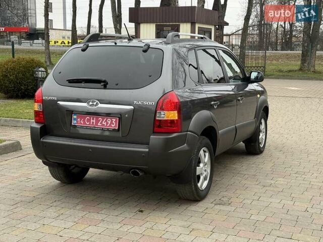 Сірий Хендай Туксон, об'ємом двигуна 2 л та пробігом 187 тис. км за 7700 $, фото 17 на Automoto.ua