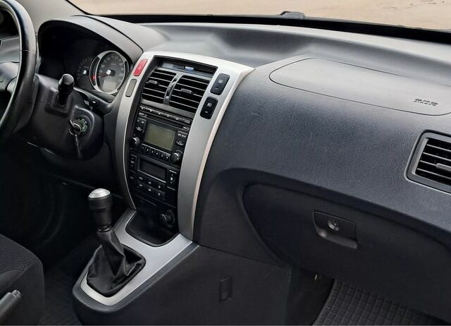 Серый Хендай Туксон, объемом двигателя 2 л и пробегом 95 тыс. км за 8800 $, фото 11 на Automoto.ua