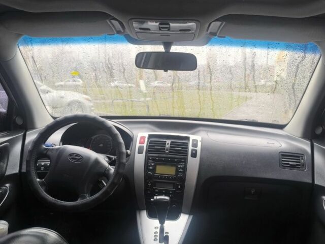 Сірий Хендай Туксон, об'ємом двигуна 2 л та пробігом 215 тис. км за 7750 $, фото 12 на Automoto.ua