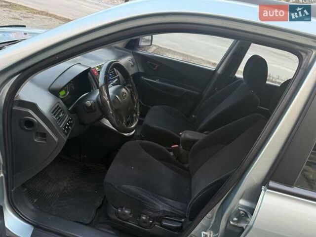 Серый Хендай Туксон, объемом двигателя 2 л и пробегом 217 тыс. км за 8200 $, фото 12 на Automoto.ua
