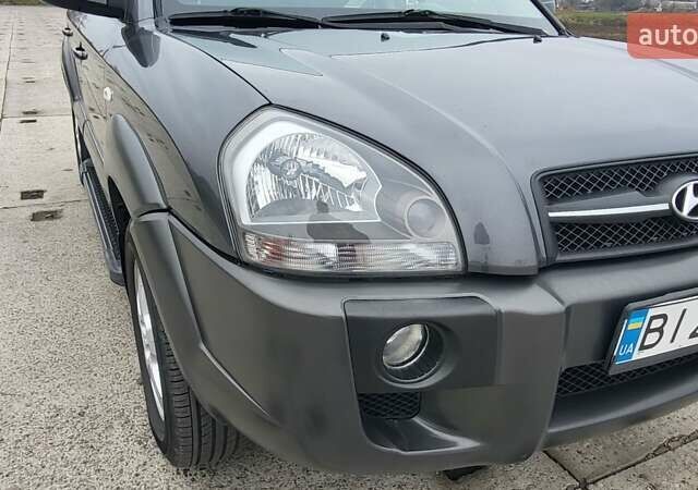 Серый Хендай Туксон, объемом двигателя 1.98 л и пробегом 177 тыс. км за 8200 $, фото 16 на Automoto.ua