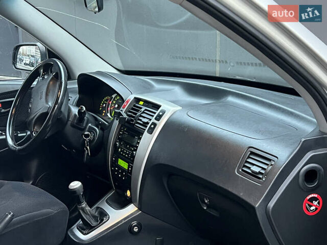 Хендай Туксон 2008 в Киеве на Automoto.ua Серый Хендай Туксон, объемом двигателя 2 л и пробегом 187 тыс. км за 7250 $, фото 54 на Automoto.ua