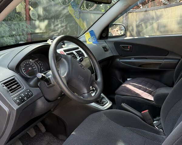 Сірий Хендай Туксон, об'ємом двигуна 2 л та пробігом 194 тис. км за 8700 $, фото 9 на Automoto.ua