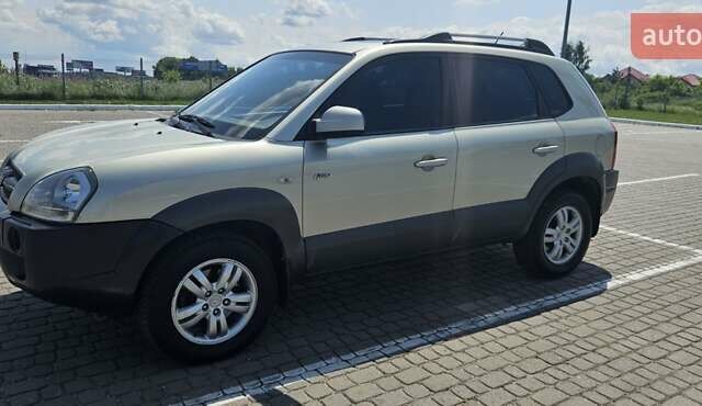 Сірий Хендай Туксон, об'ємом двигуна 1.98 л та пробігом 177 тис. км за 8500 $, фото 13 на Automoto.ua