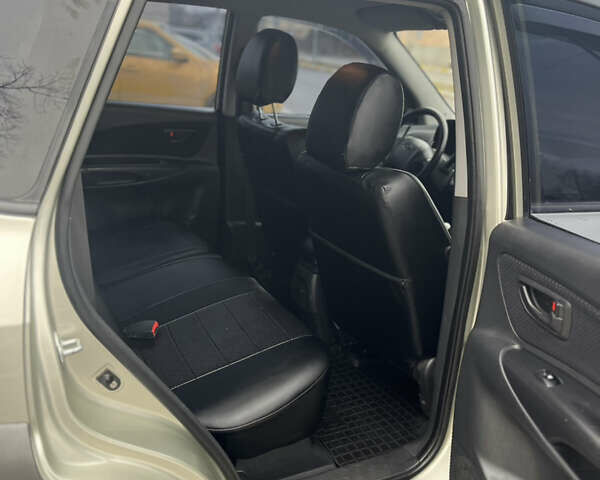 Серый Хендай Туксон, объемом двигателя 1.98 л и пробегом 151 тыс. км за 8100 $, фото 2 на Automoto.ua