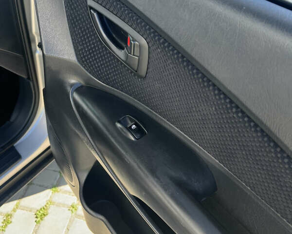 Серый Хендай Туксон, объемом двигателя 1.98 л и пробегом 265 тыс. км за 6900 $, фото 14 на Automoto.ua