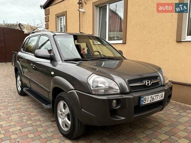 Хендай Туксон 2008 в Миргороде на Automoto.ua Серый Хендай Туксон, объемом двигателя 1.98 л и пробегом 177 тыс. км за 7950 $, фото 25 на Automoto.ua