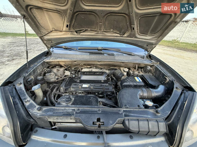 Сірий Хендай Туксон, об'ємом двигуна 1.98 л та пробігом 220 тис. км за 8200 $, фото 12 на Automoto.ua