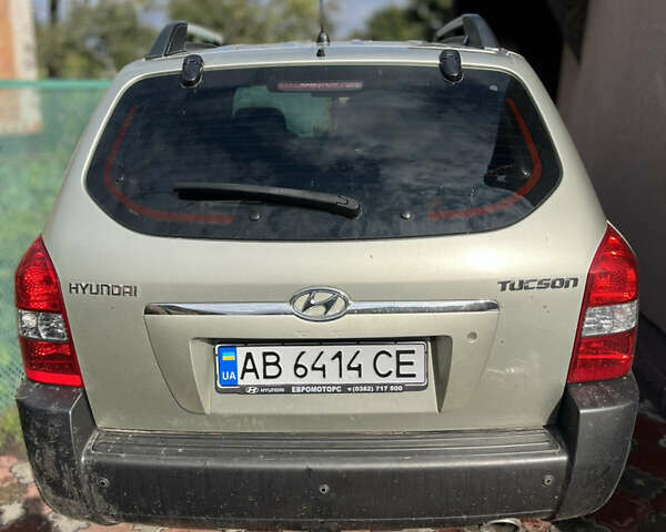 Сірий Хендай Туксон, об'ємом двигуна 1.98 л та пробігом 233 тис. км за 8100 $, фото 1 на Automoto.ua