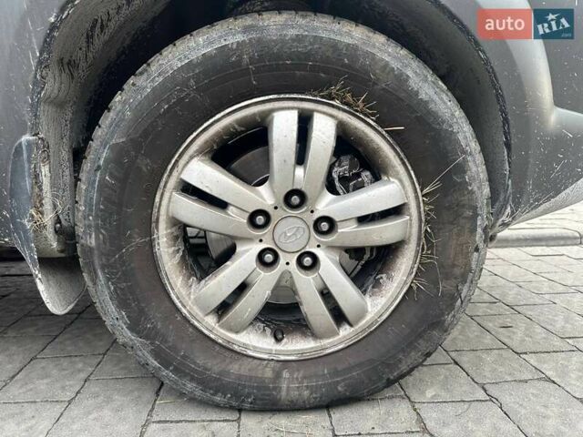 Сірий Хендай Туксон, об'ємом двигуна 1.99 л та пробігом 221 тис. км за 6000 $, фото 8 на Automoto.ua