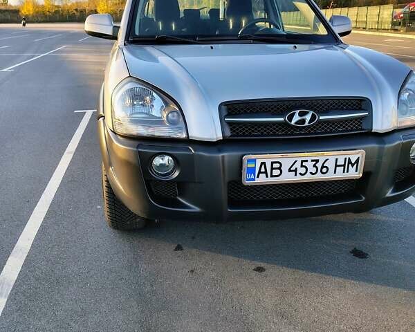 Хендай Туксон 2008 у Вінниці на Automoto.ua Сірий Хендай Туксон, об'ємом двигуна 1.98 л та пробігом 126 тис. км за 8350 $, фото 1 на Automoto.ua