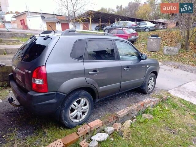 Серый Хендай Туксон, объемом двигателя 1.98 л и пробегом 247 тыс. км за 6200 $, фото 8 на Automoto.ua