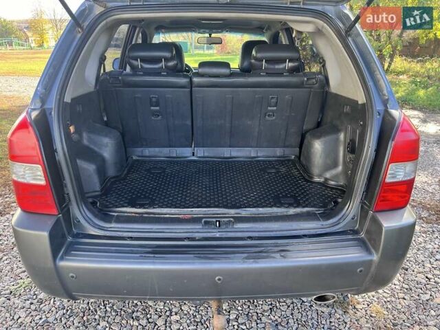 Серый Хендай Туксон, объемом двигателя 1.98 л и пробегом 220 тыс. км за 8500 $, фото 10 на Automoto.ua