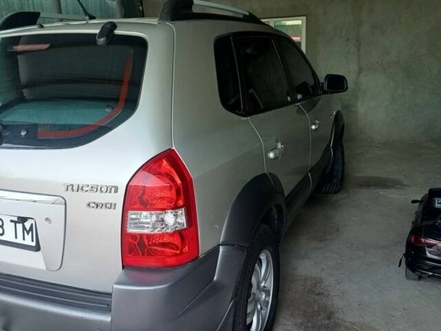 Серый Хендай Туксон, объемом двигателя 2 л и пробегом 220 тыс. км за 8200 $, фото 5 на Automoto.ua