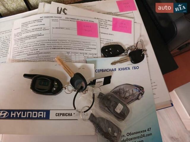 Хендай Туксон 2008 у Полтаві на Automoto.ua Сірий Хендай Туксон, об'ємом двигуна 2 л та пробігом 222 тис. км за 7200 $, фото 42 на Automoto.ua