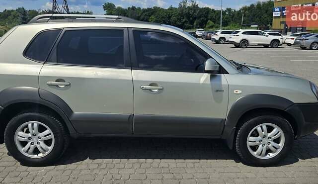 Сірий Хендай Туксон, об'ємом двигуна 1.98 л та пробігом 177 тис. км за 8500 $, фото 9 на Automoto.ua