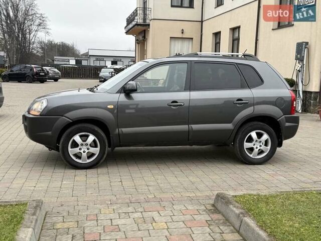 Сірий Хендай Туксон, об'ємом двигуна 2 л та пробігом 187 тис. км за 7700 $, фото 25 на Automoto.ua