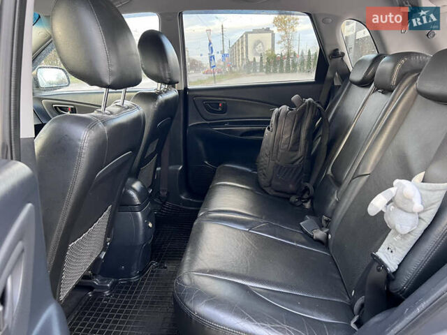 Серый Хендай Туксон, объемом двигателя 2 л и пробегом 210 тыс. км за 7700 $, фото 4 на Automoto.ua