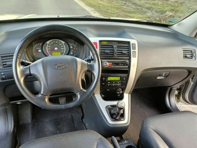 Серый Хендай Туксон, объемом двигателя 2 л и пробегом 234 тыс. км за 2149 $, фото 5 на Automoto.ua