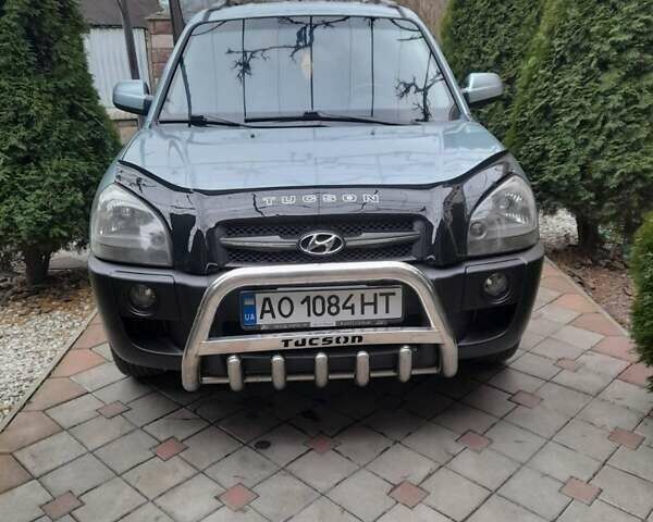 Серый Хендай Туксон, объемом двигателя 2 л и пробегом 270 тыс. км за 7800 $, фото 1 на Automoto.ua