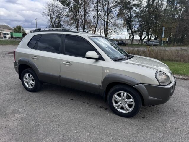 Хендай Туксон 2008 в Жмеренке на Automoto.ua Серый Хендай Туксон, объемом двигателя 2 л и пробегом 228 тыс. км за 6900 $, фото 4 на Automoto.ua